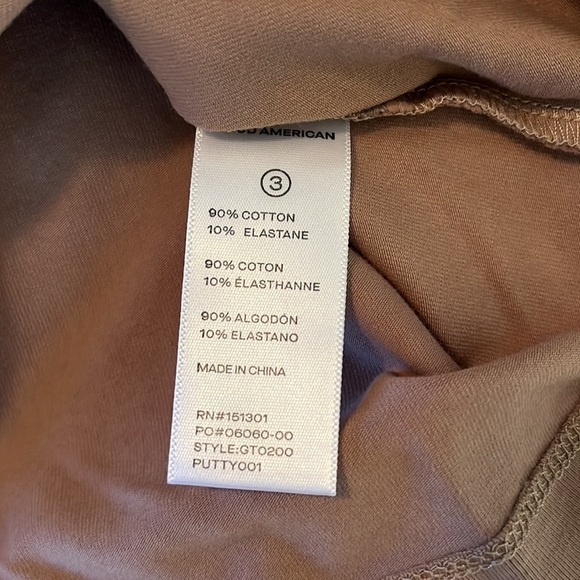 GOOD AMERICAN Essential Cropped Shoulder T-Shirt - Picture 7 of 9